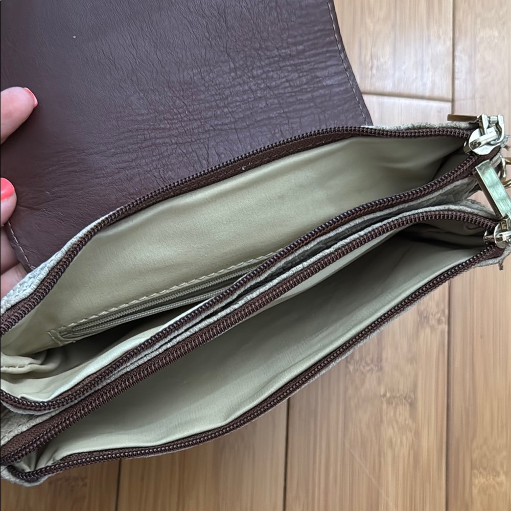 Vera Pelle Brown and Cream Crossbody Bag with Adjustable Strap - Picture 5 of 6